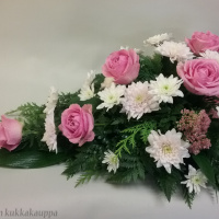 kukkalaite20 vaaleanpunertava ruusu+vaalea kryssa