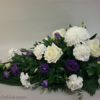 kukkalaite22 valkoinen neilikka+1zembla kryssa+muutama ruusu+lila eustoma